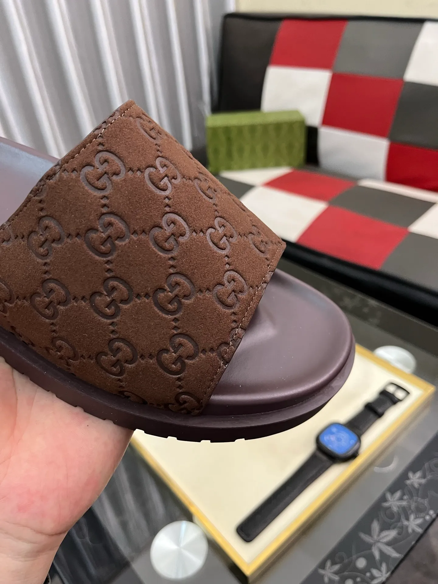 Men's shoes 💰320⌚️⌚️ (gucci-Gucci) New men's slippers, high-end boutique, made of cowhide, with exquisite embossed logo decoration on the upper, fine workmanship, super soft soles, casual, loose and comfortable, a must-have in summer! \nsize：38-44